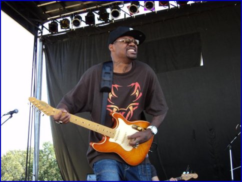 Eric Gales getting down and dirty
